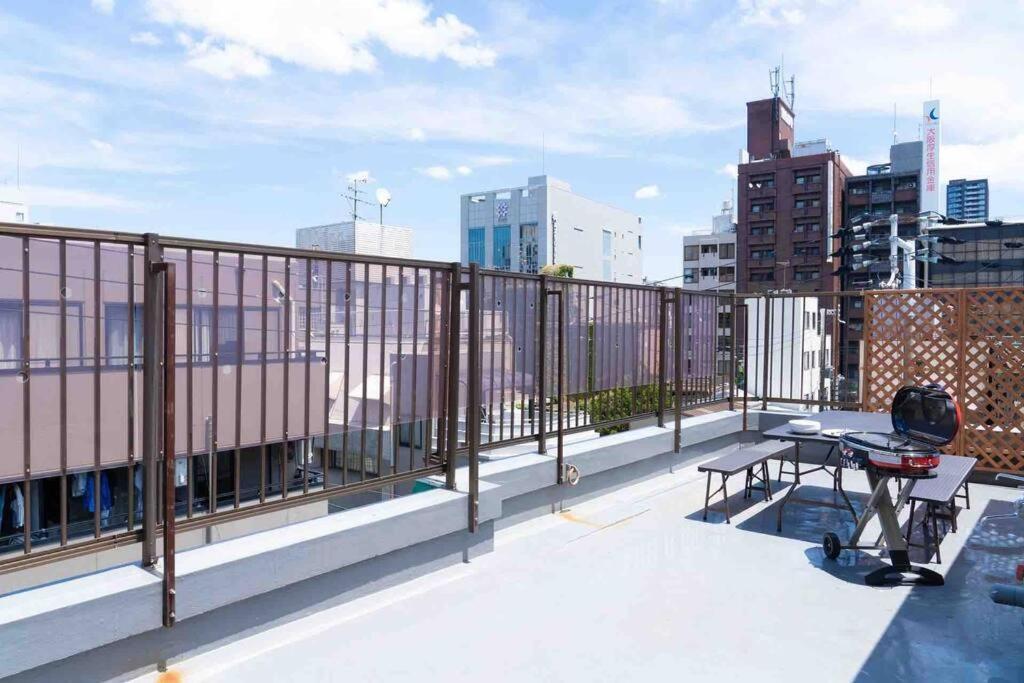 Sanacion Namba 難波千日前の5Ldk120平米 駅徒歩2分 広々バルコニーでバーベキューも可能 Apartment Osaka Luaran gambar
