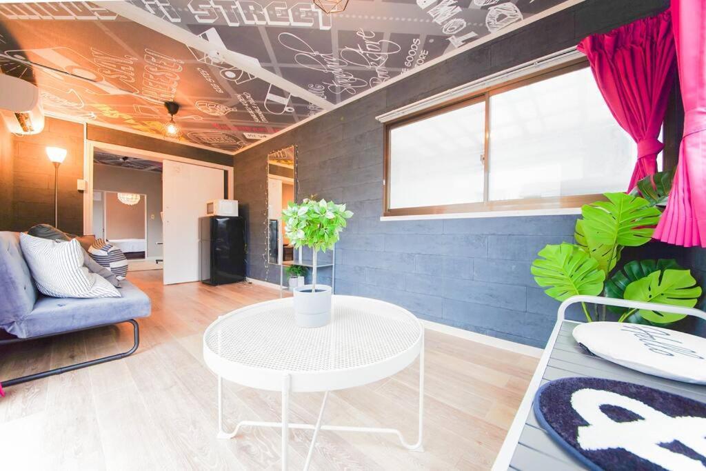 Sanacion Namba 難波千日前の5Ldk120平米 駅徒歩2分 広々バルコニーでバーベキューも可能 Apartment Osaka Luaran gambar
