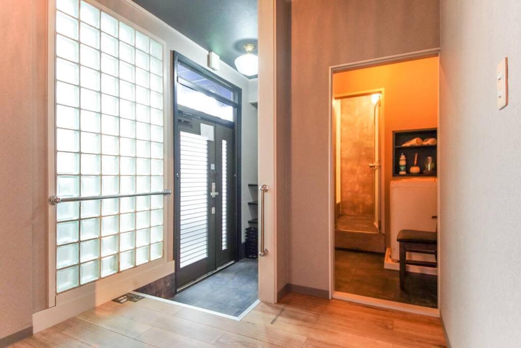 Sanacion Namba 難波千日前の5Ldk120平米 駅徒歩2分 広々バルコニーでバーベキューも可能 Apartment Osaka Luaran gambar